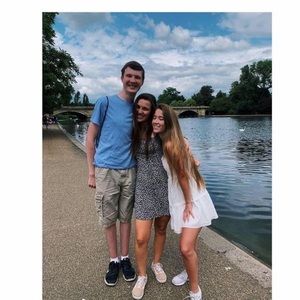 Meet your Posher, Aine